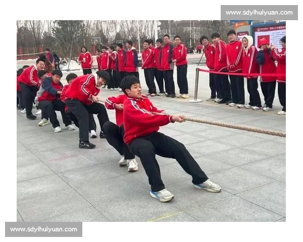 《团结协作展风采拔河比赛中的激情与拼搏》